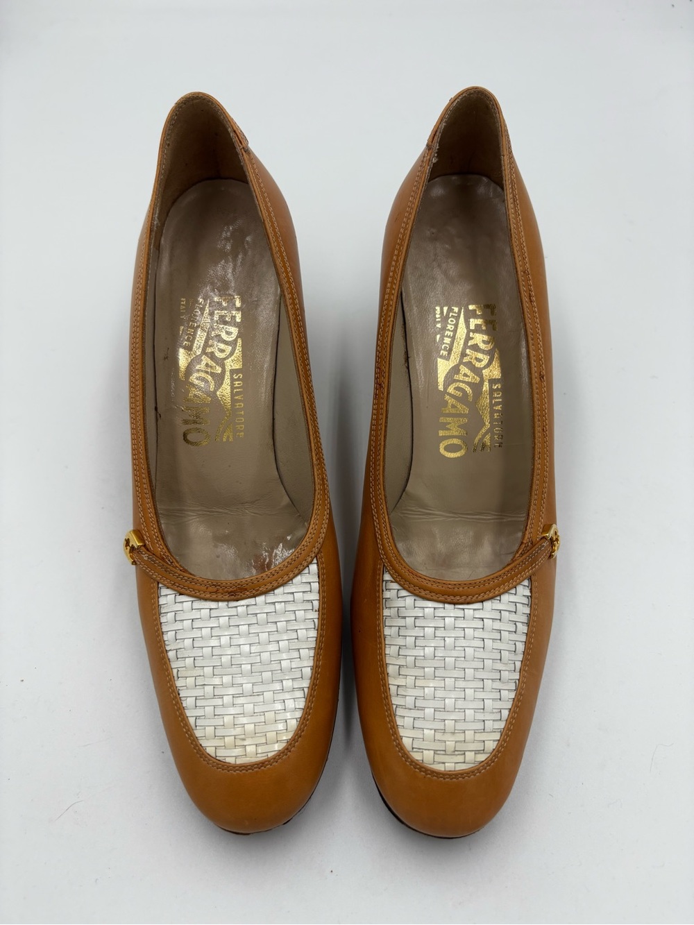 Salvatore Ferragamo VTG Tan Leather & White Woven Mary Jane Pumps Sz 6.5
